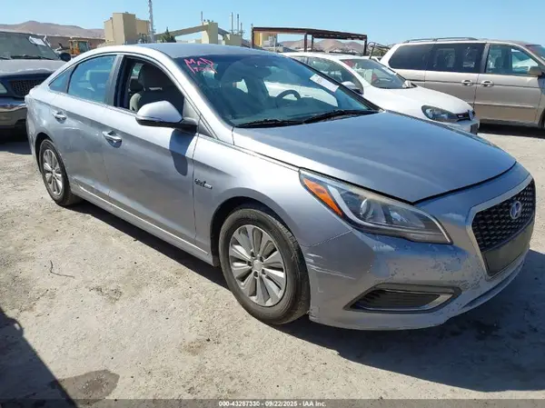 KMHE24L1XGA012426 2016 HYUNDAI SONATA - Image 1
