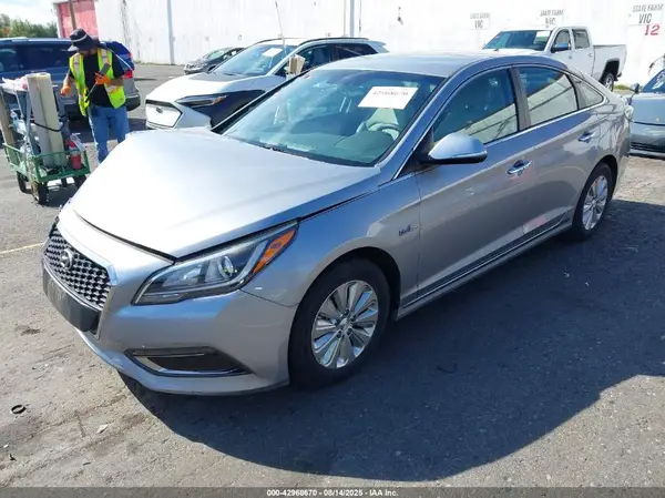 KMHE24L1XGA013897 2016 HYUNDAI SONATA - Image 2
