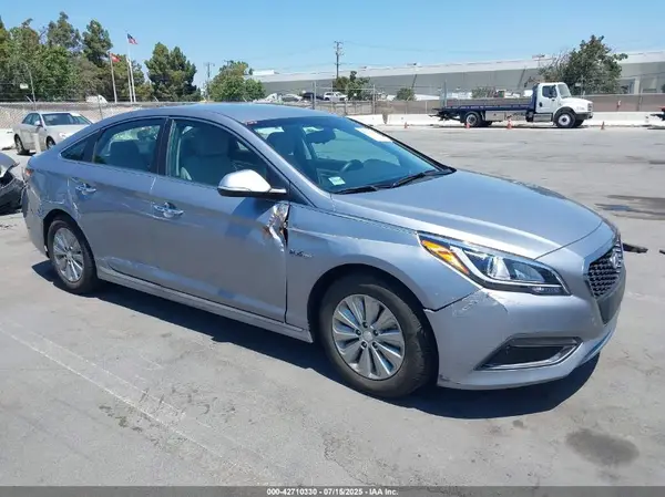 KMHE24L1XGA023054 2016 HYUNDAI SONATA - Image 1