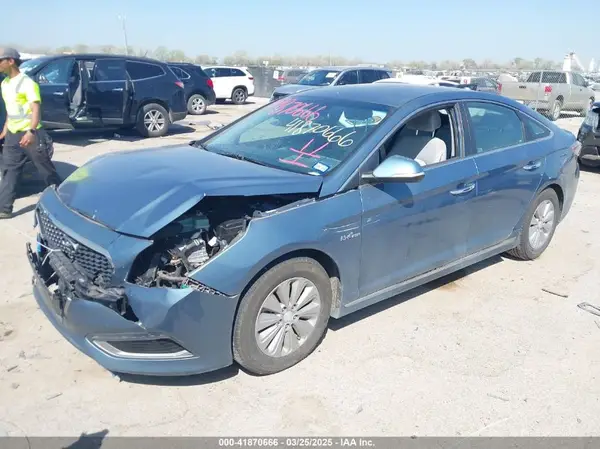 KMHE24L1XGA040520 2016 HYUNDAI SONATA - Image 2