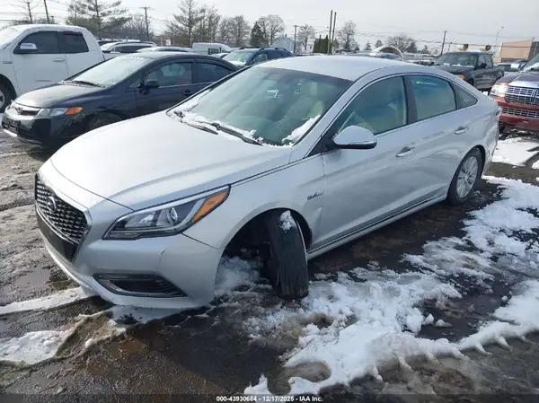 KMHE24L1XHA043743 2017 HYUNDAI SONATA - Image 2