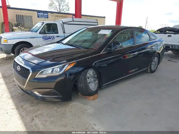 KMHE24L1XHA044682 2017 HYUNDAI SONATA - Image 2