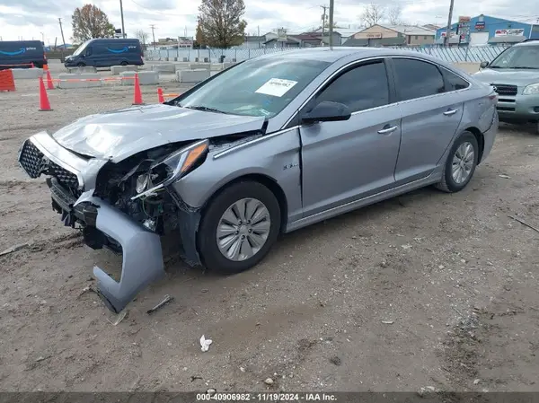 KMHE24L1XHA048568 2017 HYUNDAI SONATA - Image 2