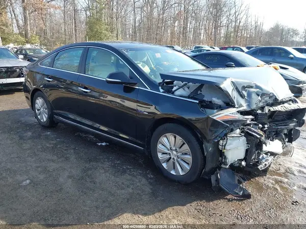 KMHE24L1XHA055245 2017 HYUNDAI SONATA - Image 1