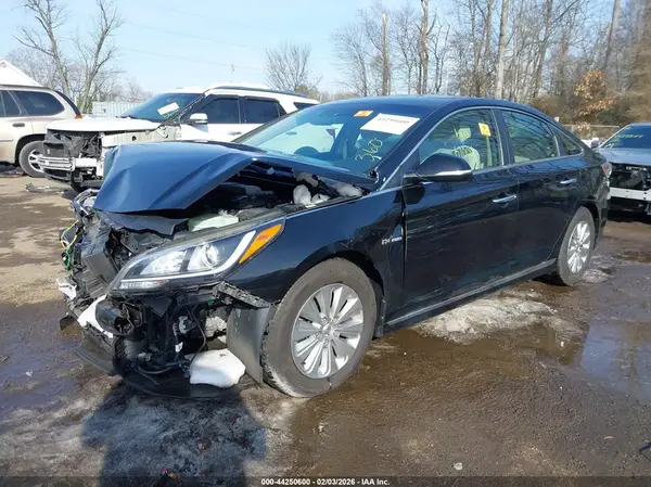 KMHE24L1XHA055245 2017 HYUNDAI SONATA - Image 2
