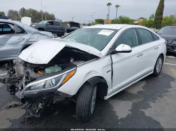 KMHE24L30HA061105 2017 HYUNDAI SONATA - Image 2