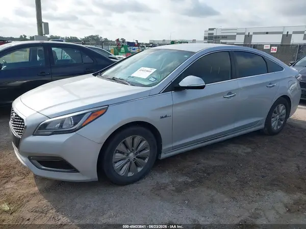 KMHE24L30HA063033 2017 HYUNDAI SONATA - Image 2
