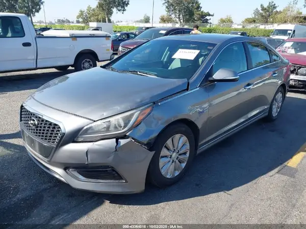 KMHE24L30HA064490 2017 HYUNDAI SONATA - Image 2