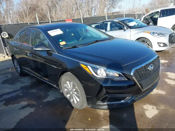 KMHE24L30HA069799 2017 HYUNDAI SONATA - Image 1