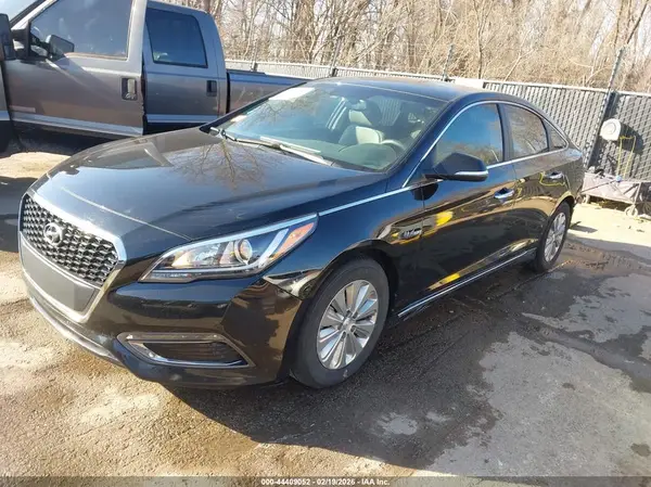 KMHE24L30HA069799 2017 HYUNDAI SONATA - Image 2