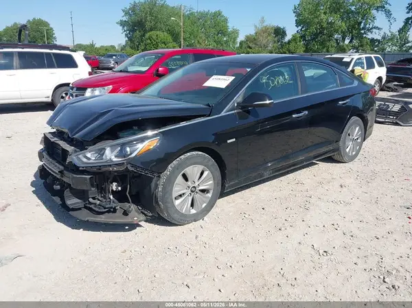 KMHE24L30JA078850 2018 HYUNDAI SONATA - Image 2