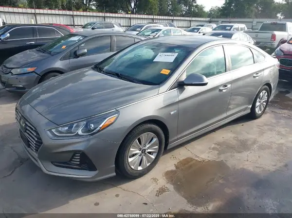 KMHE24L30JA080193 2018 HYUNDAI SONATA - Image 2