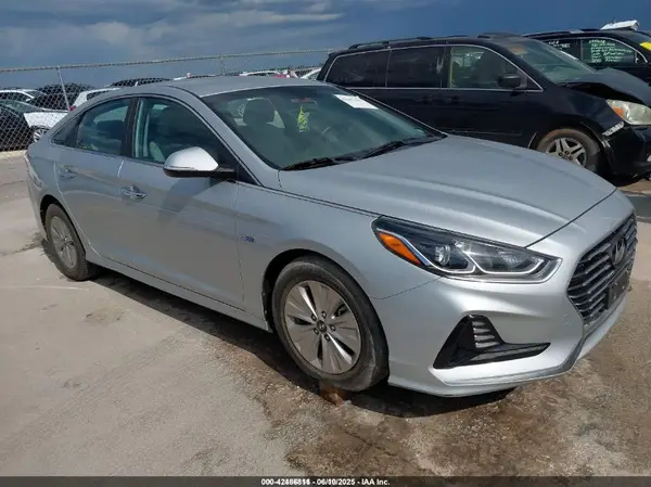 KMHE24L30JA085815 2018 HYUNDAI SONATA - Image 1