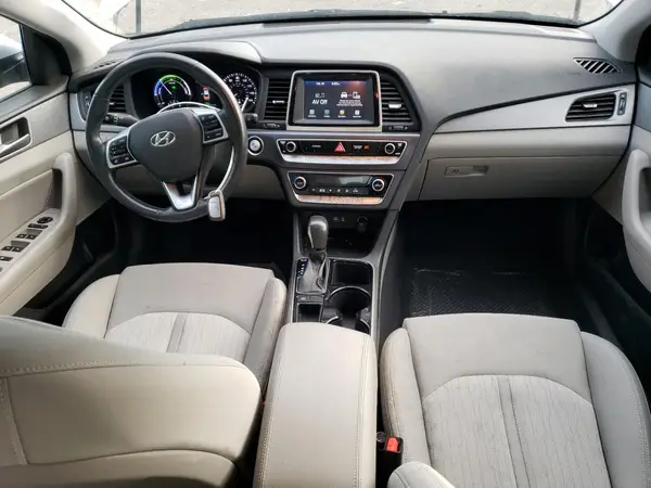 KMHE24L30KA090899 2019 HYUNDAI SONATA - Image 8