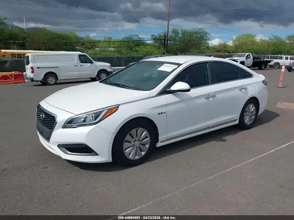 KMHE24L31HA066393 2017 HYUNDAI SONATA - Image 2