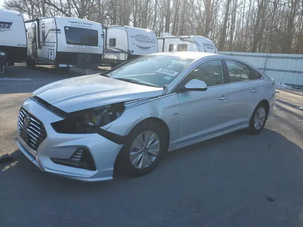 KMHE24L31JA082504 2018 HYUNDAI SONATA - Image 1