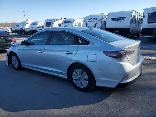 KMHE24L31JA082504 2018 HYUNDAI SONATA - Image 2