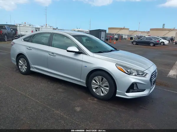 KMHE24L31JA084141 2018 HYUNDAI SONATA - Image 1