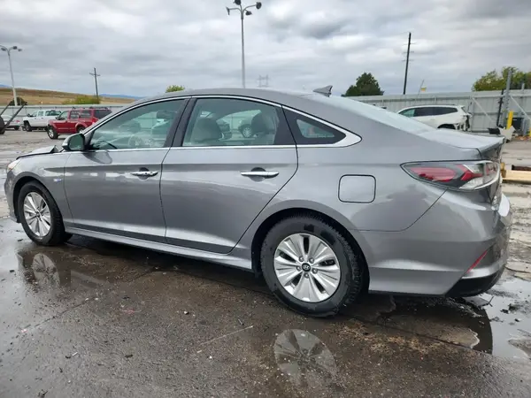 KMHE24L31JA086746 2018 HYUNDAI SONATA - Image 2