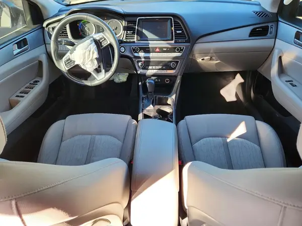 KMHE24L31KA084562 2019 HYUNDAI SONATA - Image 8