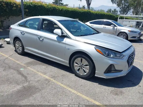 KMHE24L31KA091656 2019 HYUNDAI SONATA - Image 1