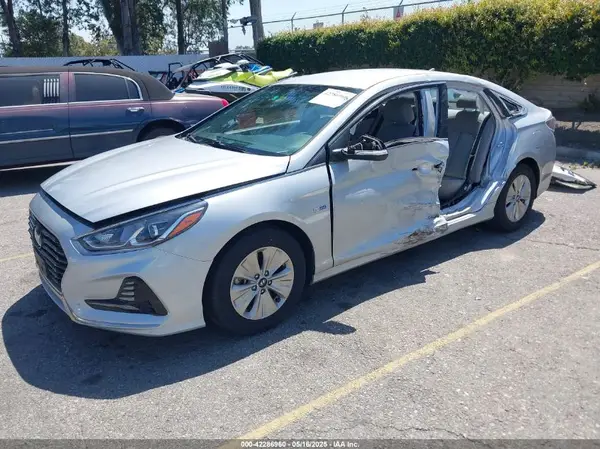 KMHE24L31KA091656 2019 HYUNDAI SONATA - Image 2