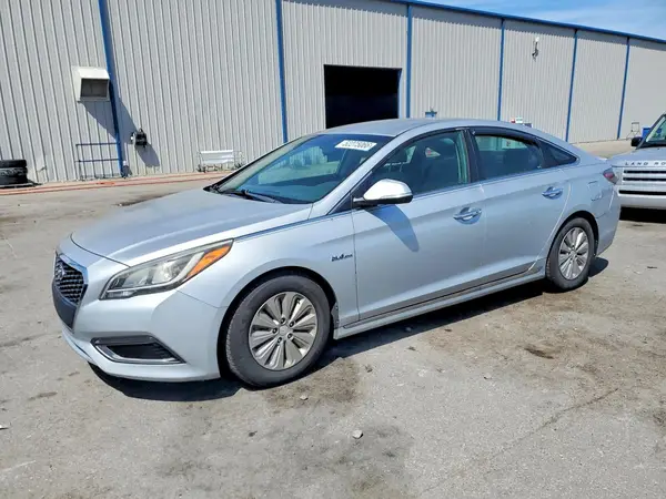 KMHE24L32HA063390 2017 HYUNDAI SONATA - Image 1