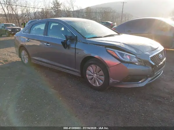 KMHE24L32HA064264 2017 HYUNDAI SONATA - Image 1