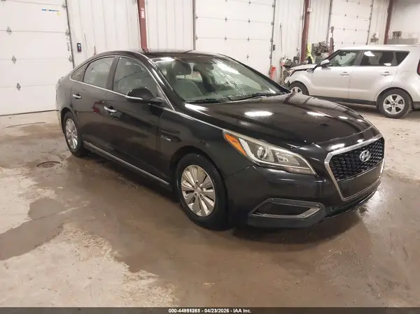 KMHE24L32HA066550 2017 HYUNDAI SONATA - Image 1