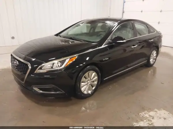 KMHE24L32HA066550 2017 HYUNDAI SONATA - Image 2