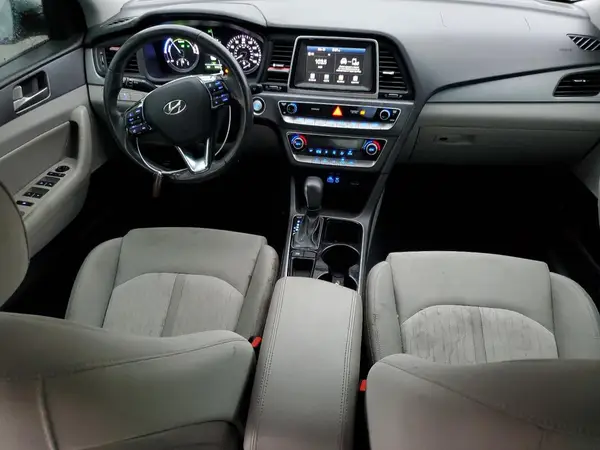 KMHE24L32JA079076 2018 HYUNDAI SONATA - Image 8