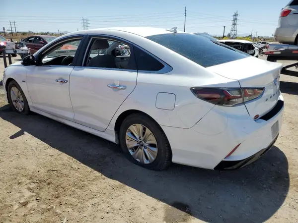 KMHE24L32JA079577 2018 HYUNDAI SONATA - Image 2