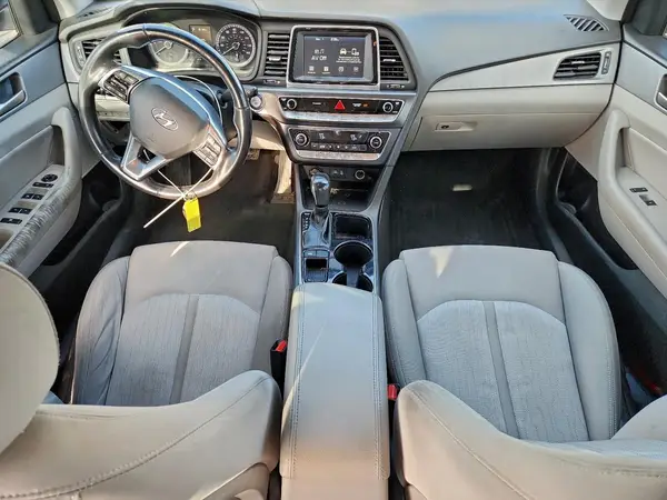 KMHE24L32JA080258 2018 HYUNDAI SONATA - Image 8