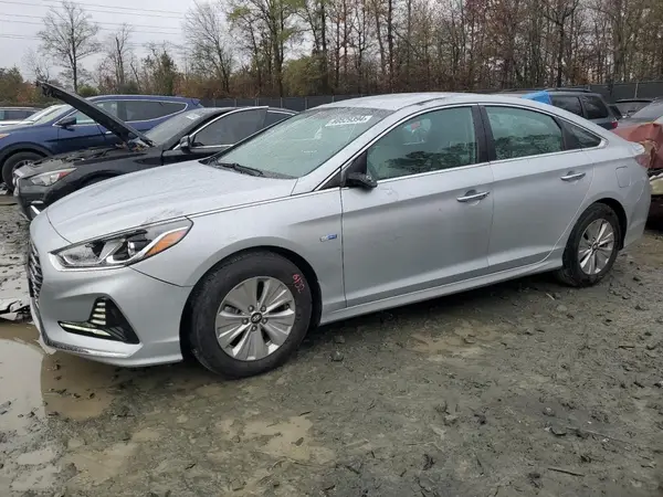 KMHE24L32KA090533 2019 HYUNDAI SONATA - Image 1