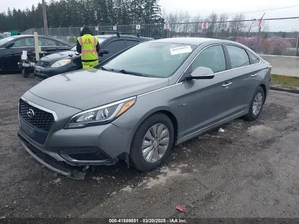 KMHE24L33HA063317 2017 HYUNDAI SONATA - Image 2