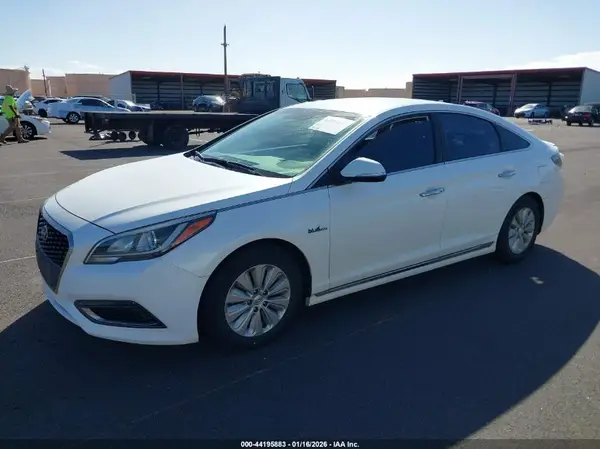 KMHE24L33HA066878 2017 HYUNDAI SONATA - Image 2
