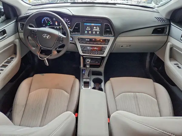 KMHE24L33HA067674 2017 HYUNDAI SONATA - Image 8