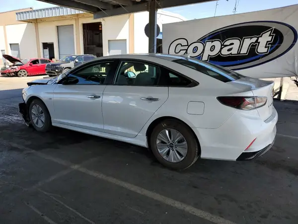 KMHE24L33JA080107 2018 HYUNDAI SONATA - Image 2