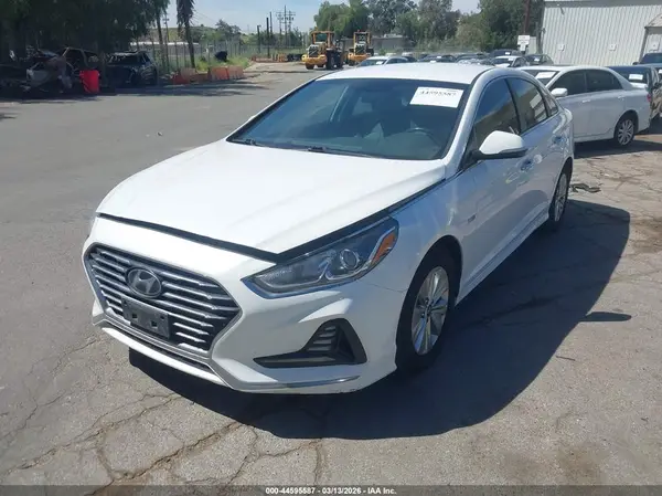 KMHE24L33JA080978 2018 HYUNDAI SONATA - Image 2