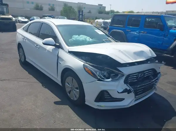 KMHE24L33KA088774 2019 HYUNDAI SONATA - Image 1
