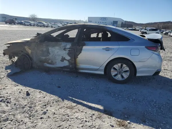 KMHE24L33KA090525 2019 HYUNDAI SONATA - Image 2