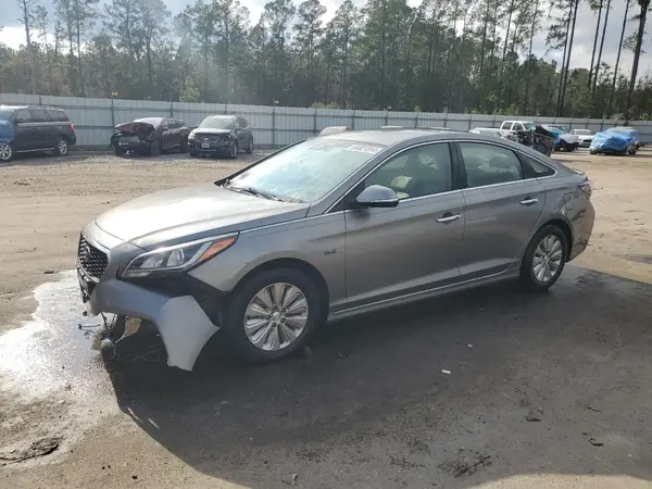 KMHE24L34HA064265 2017 HYUNDAI SONATA - Image 1