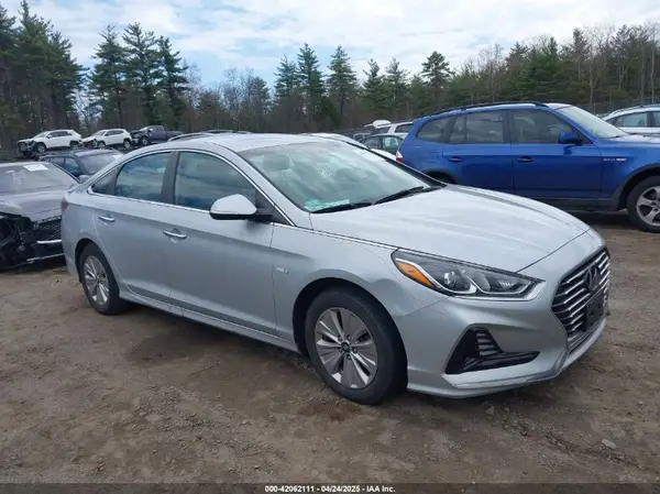 KMHE24L34JA079581 2018 HYUNDAI SONATA - Image 1