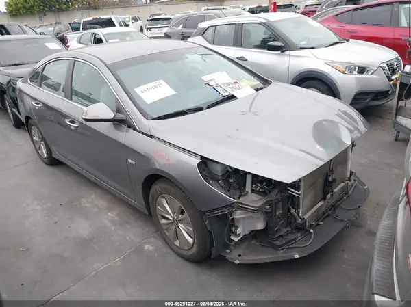 KMHE24L34JA083369 2018 HYUNDAI SONATA - Image 1