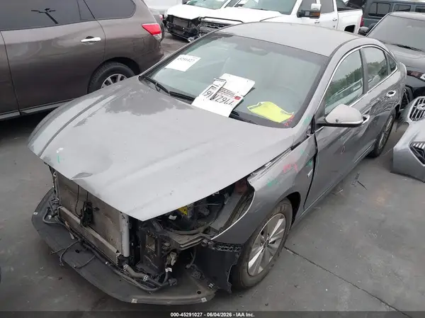 KMHE24L34JA083369 2018 HYUNDAI SONATA - Image 2
