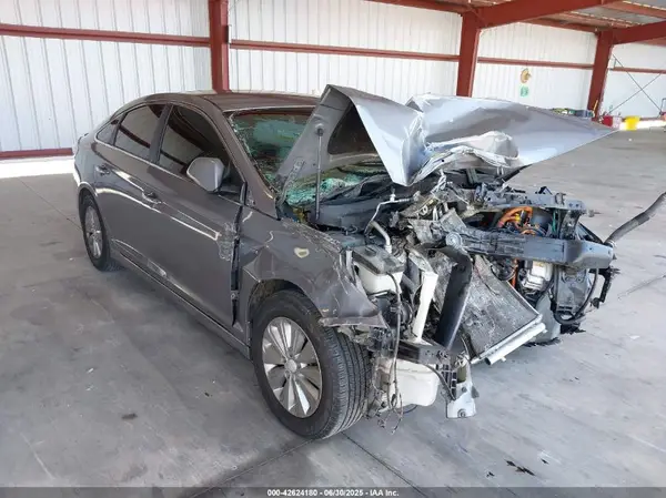 KMHE24L35HA063805 2017 HYUNDAI SONATA - Image 1