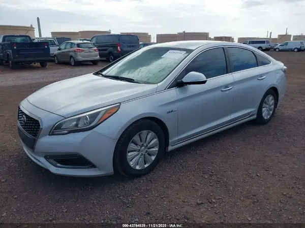 KMHE24L35HA066607 2017 HYUNDAI SONATA - Image 2