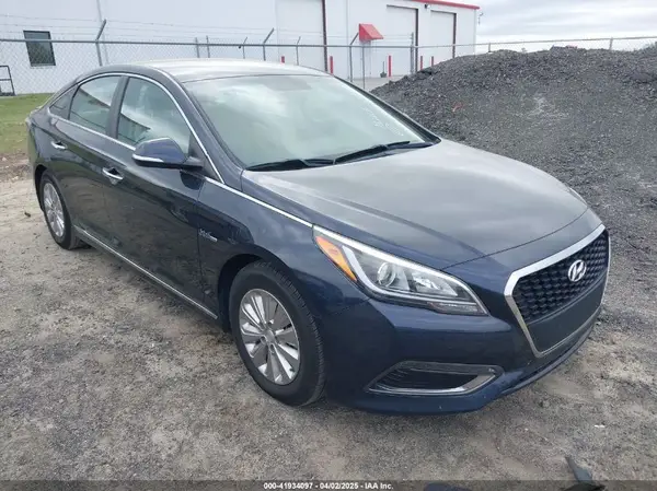 KMHE24L35HA069071 2017 HYUNDAI SONATA - Image 1
