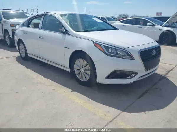 KMHE24L35HA075551 2017 HYUNDAI SONATA - Image 1