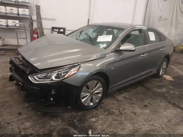 KMHE24L35JA087303 2018 HYUNDAI SONATA - Image 2
